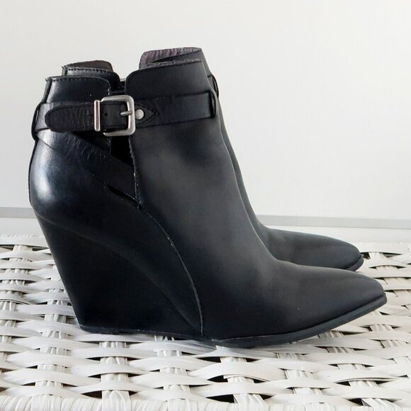 Seychelles Anthropologie Black Leather Pointy Toe Wedge Heel Ankle Boots Booties - Picture 10 of 16
